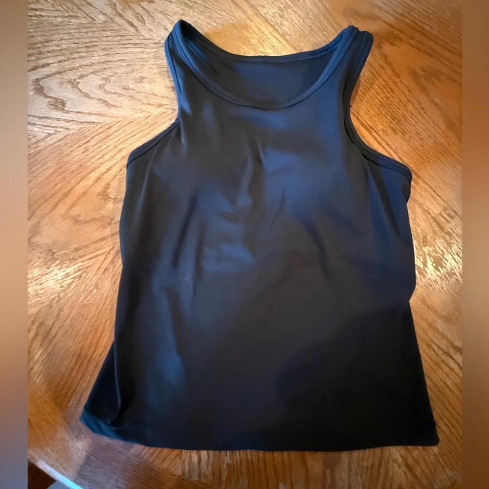 Lululemon women’s top - Picture 2 of 3